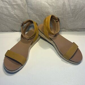 Lucky Brand mustard yellow sandals—Size 8